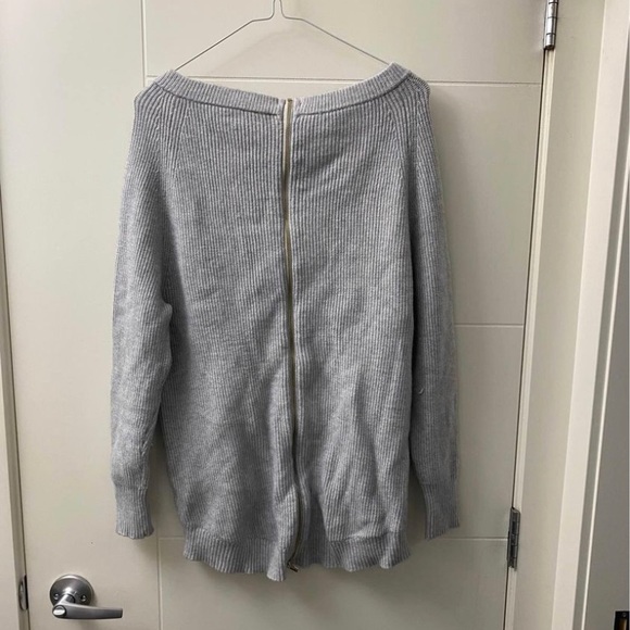 Grey sweater with zipper up the back - Picture 2 of 2